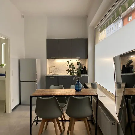 Apartment 2-zimmer-appartment In Top-city-lage Mit Parken Und Klimaanlage *