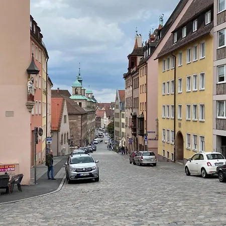2-zimmer-appartment In Top-city-lage Mit Parken Und Klimaanlage Apartment